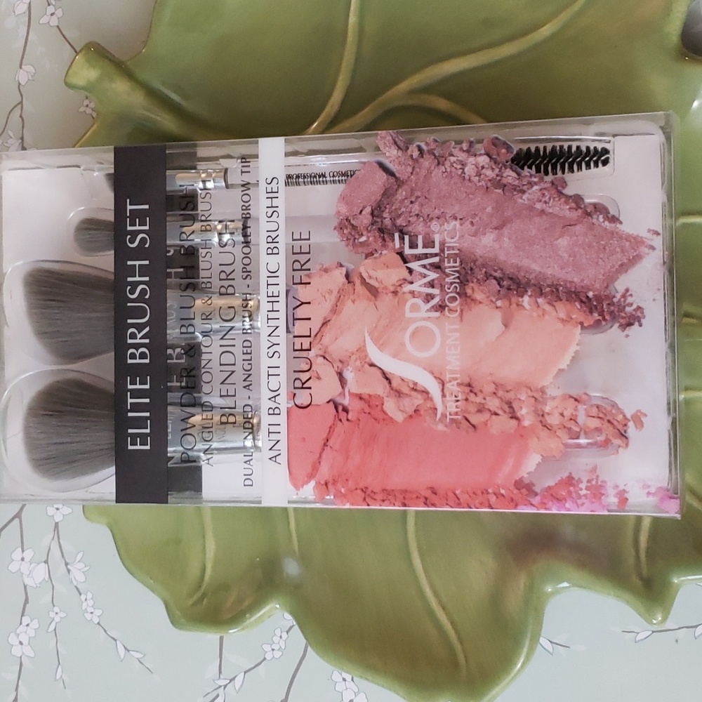 ELITE BRUSH SET OF 4 NIB